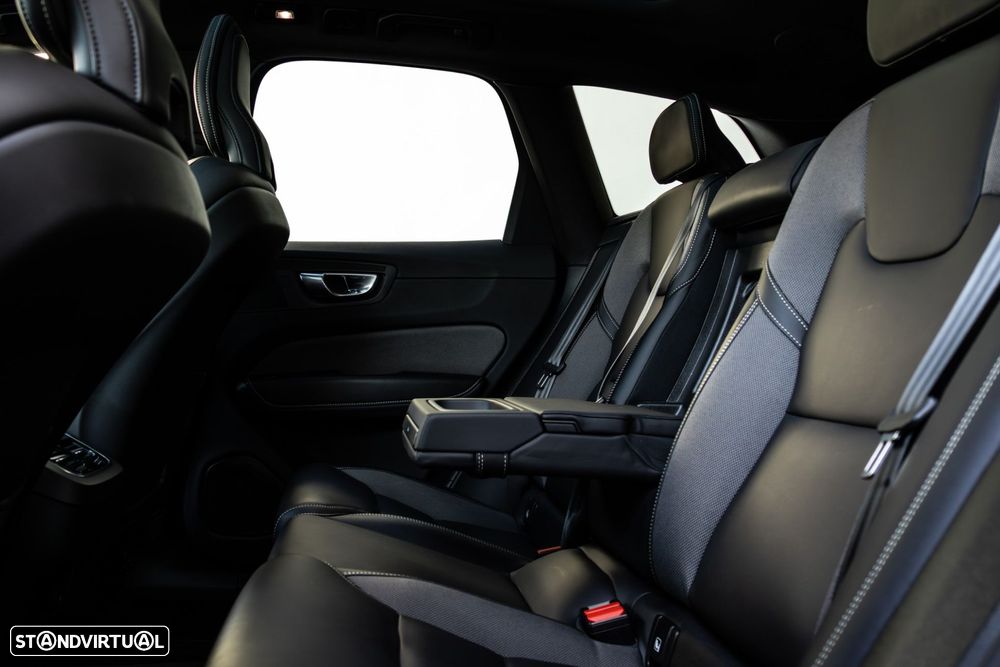 Volvo XC 60 2.0 B4 R-Design Geartronic - 28