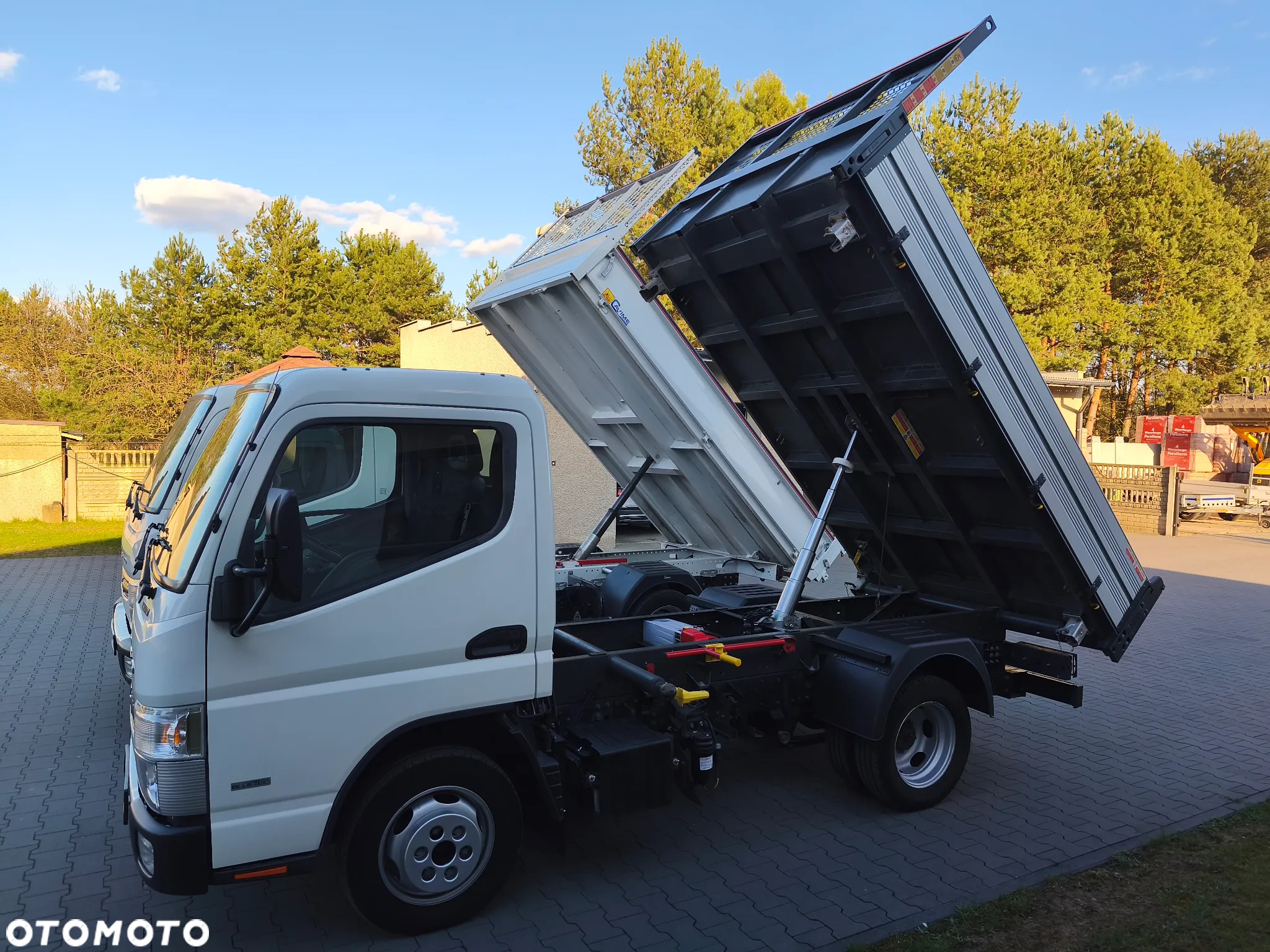 Mitsubishi Fuso Canter - 2