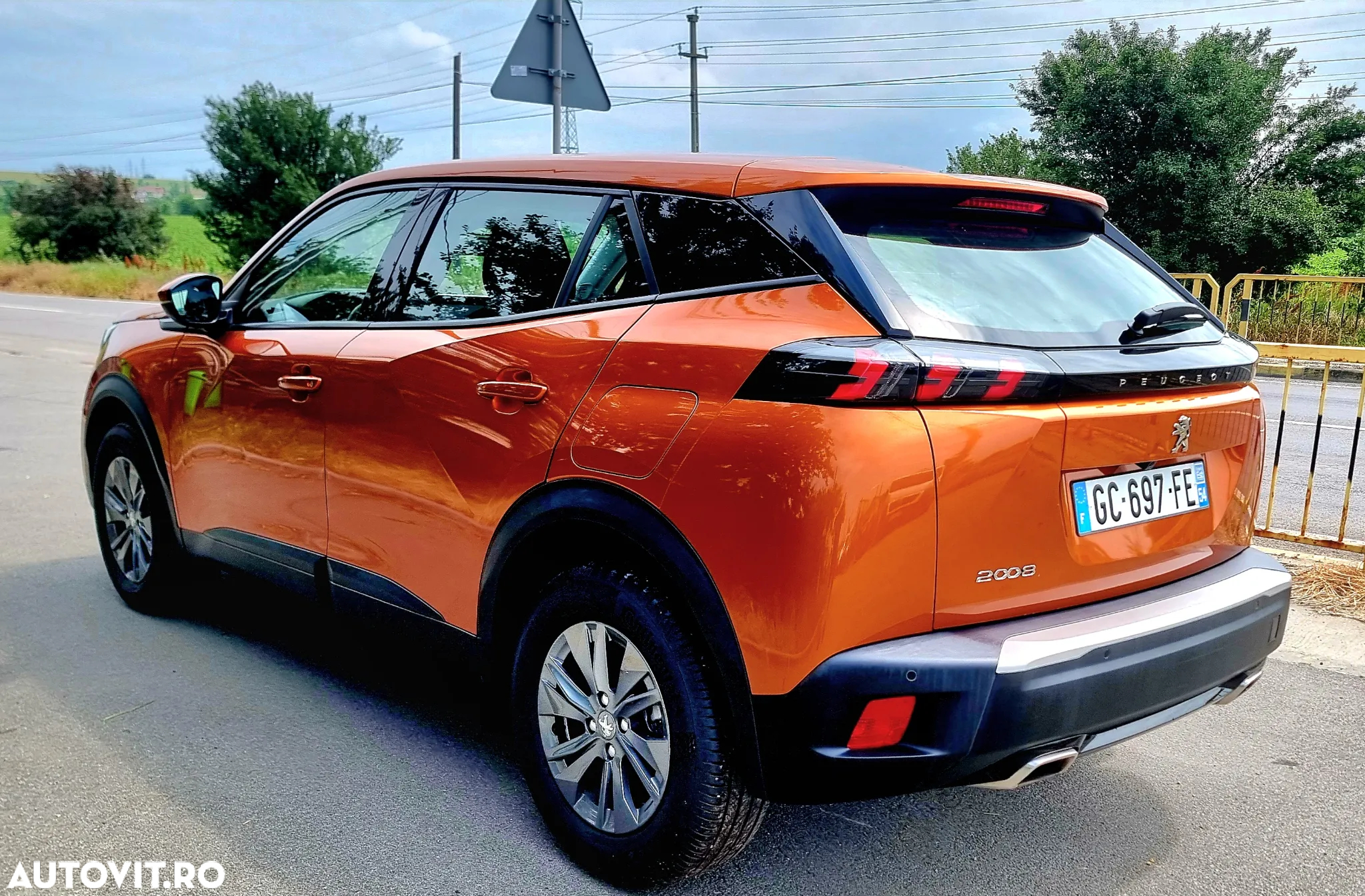 Peugeot 2008 PureTech 130 EAT8 Allure - 4
