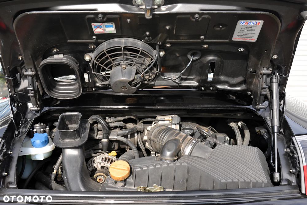 Porsche 911 Carrera 4 - 27