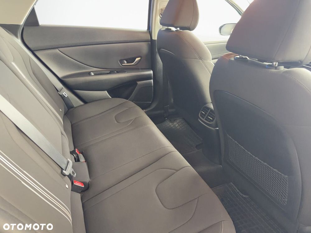 Hyundai Elantra - 15