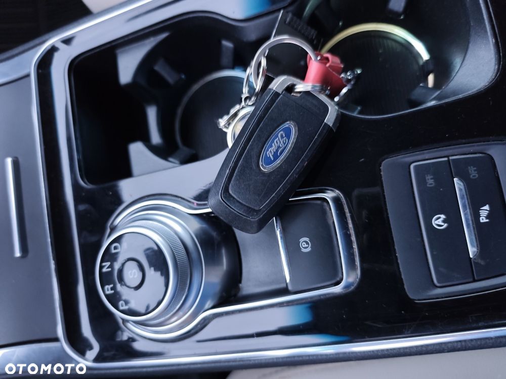 Ford Edge - 10