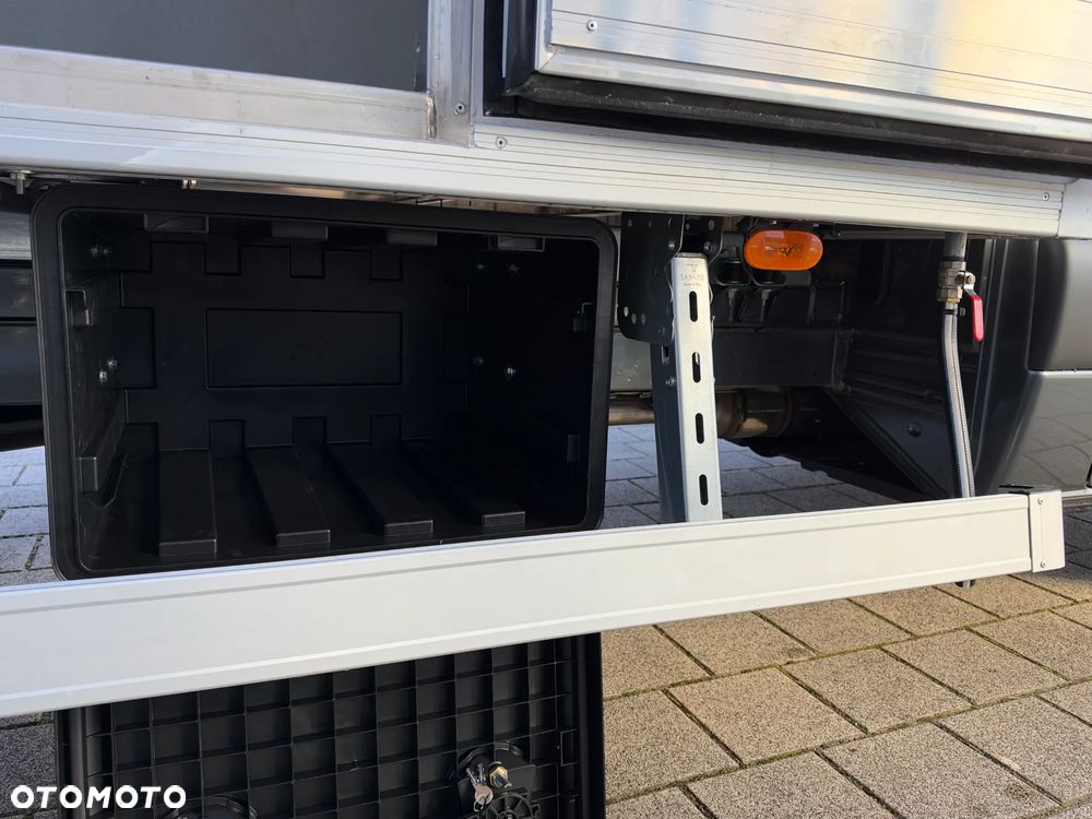 Mercedes-Benz Sprinter - 30
