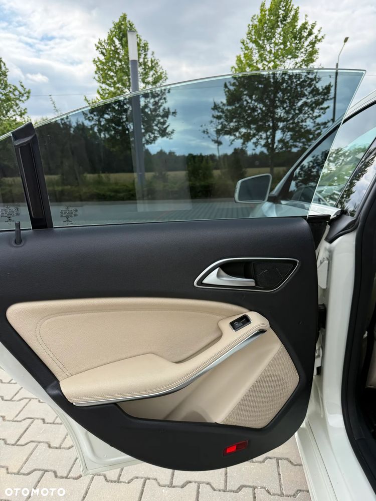 Mercedes-Benz CLA 250 7G-DCT - 19
