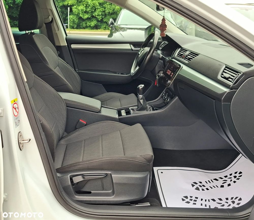 Skoda Superb 2.0 TDI Premium Edition - 24