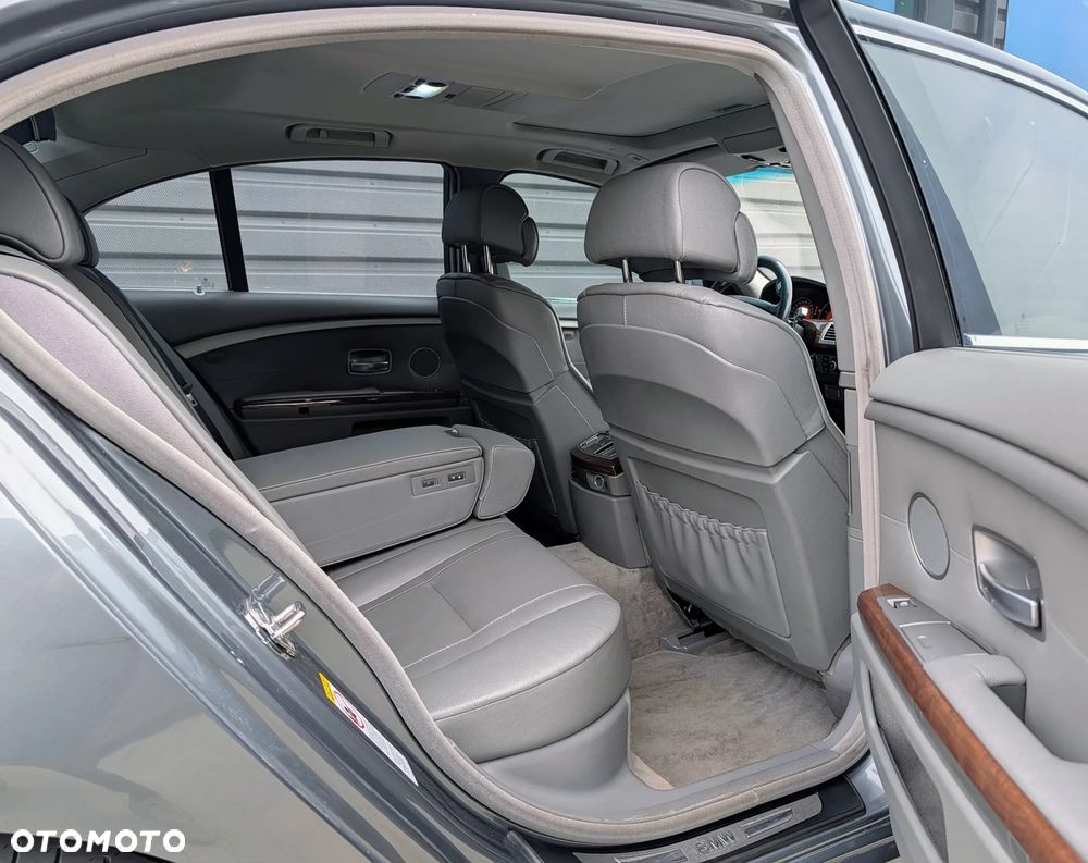 BMW Seria 7 - 8