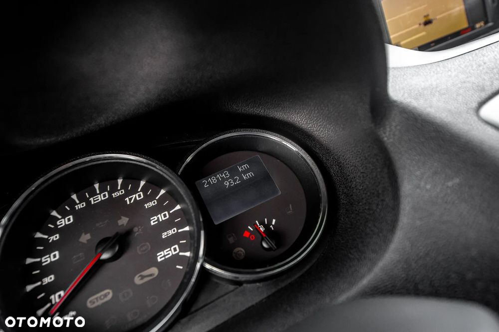 Renault Megane TCe 180 GT - 29