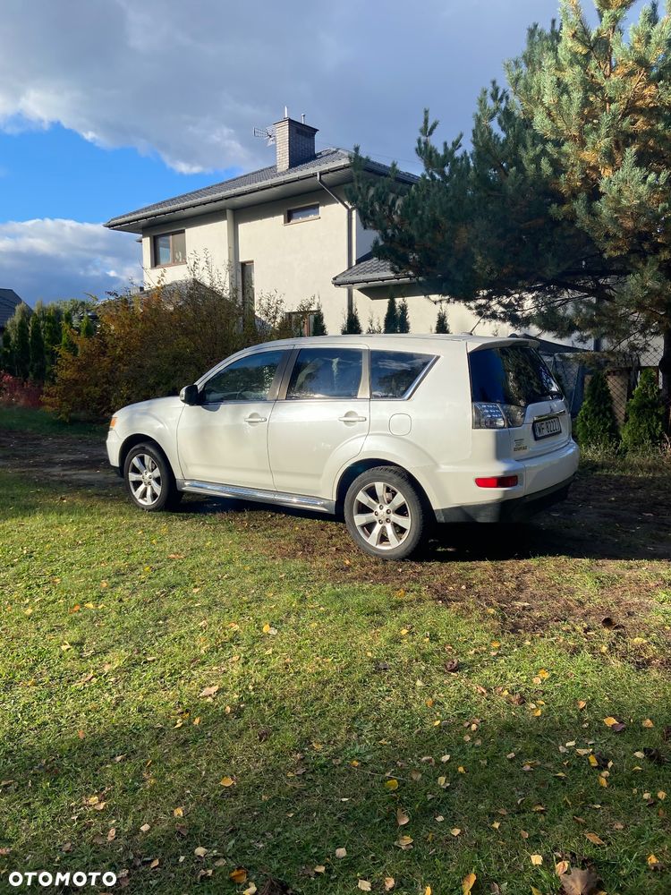 Mitsubishi Outlander 3.0 V6 XLS - 4