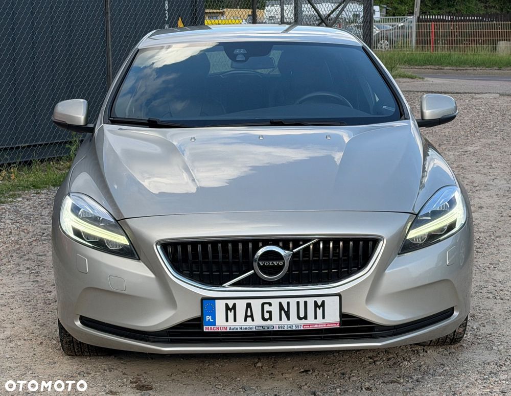 Volvo V40 D3 Momentum - 25