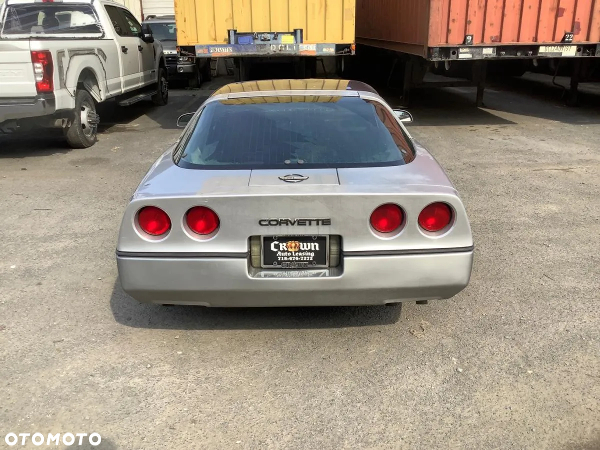 Chevrolet Corvette - 10