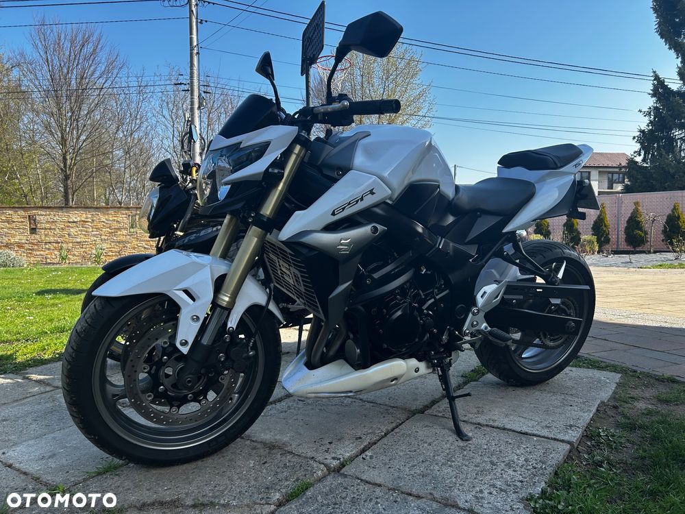 Suzuki GSR - 1