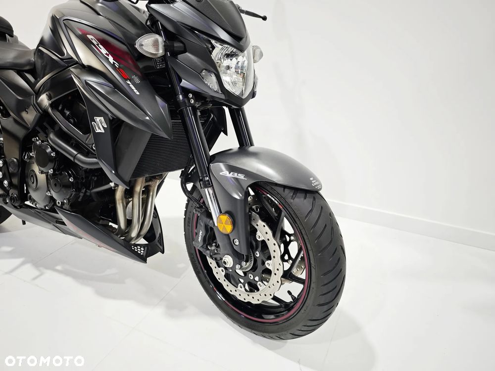 Suzuki GSX - 8