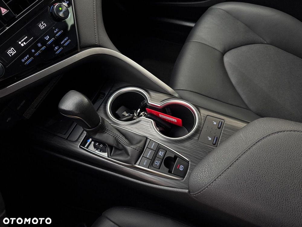 Toyota Camry - 27