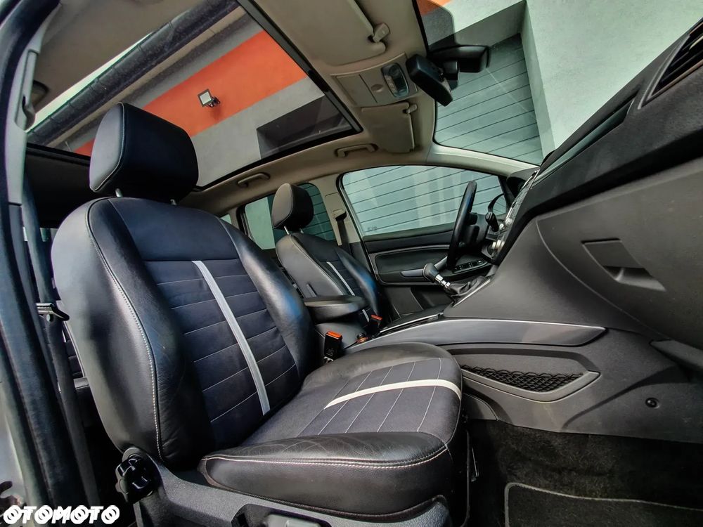 Ford Kuga - 32