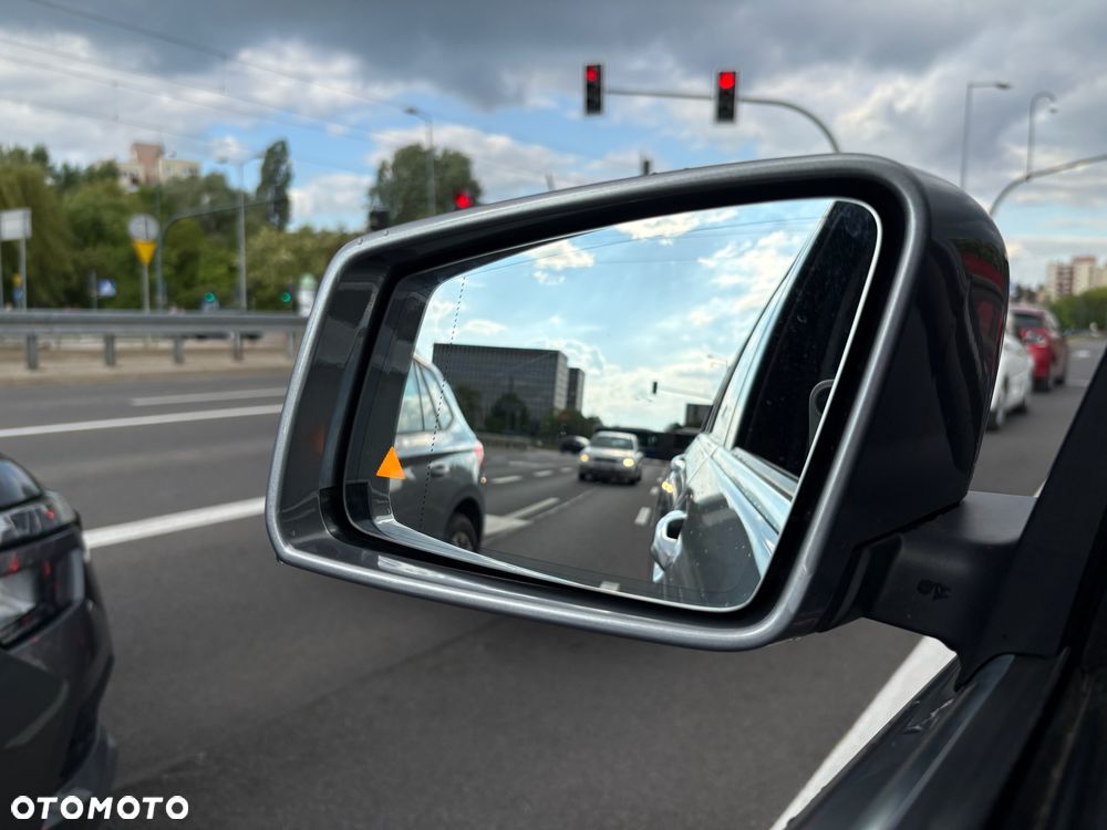 Mercedes-Benz GLK 350 4-Matic - 12