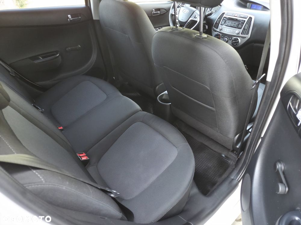 Hyundai i20 1.2 Fifa World Cup Edition - 18