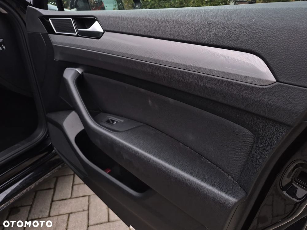 Volkswagen Passat - 21
