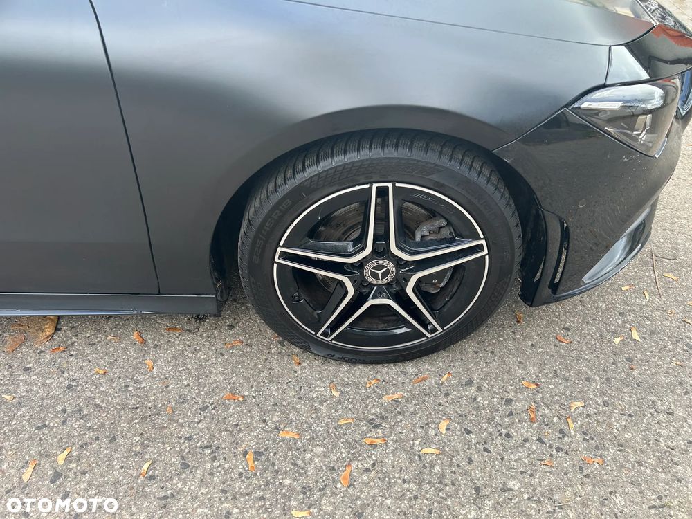 Mercedes-Benz CLA 220 d AMG Line 8G-DCT - 37