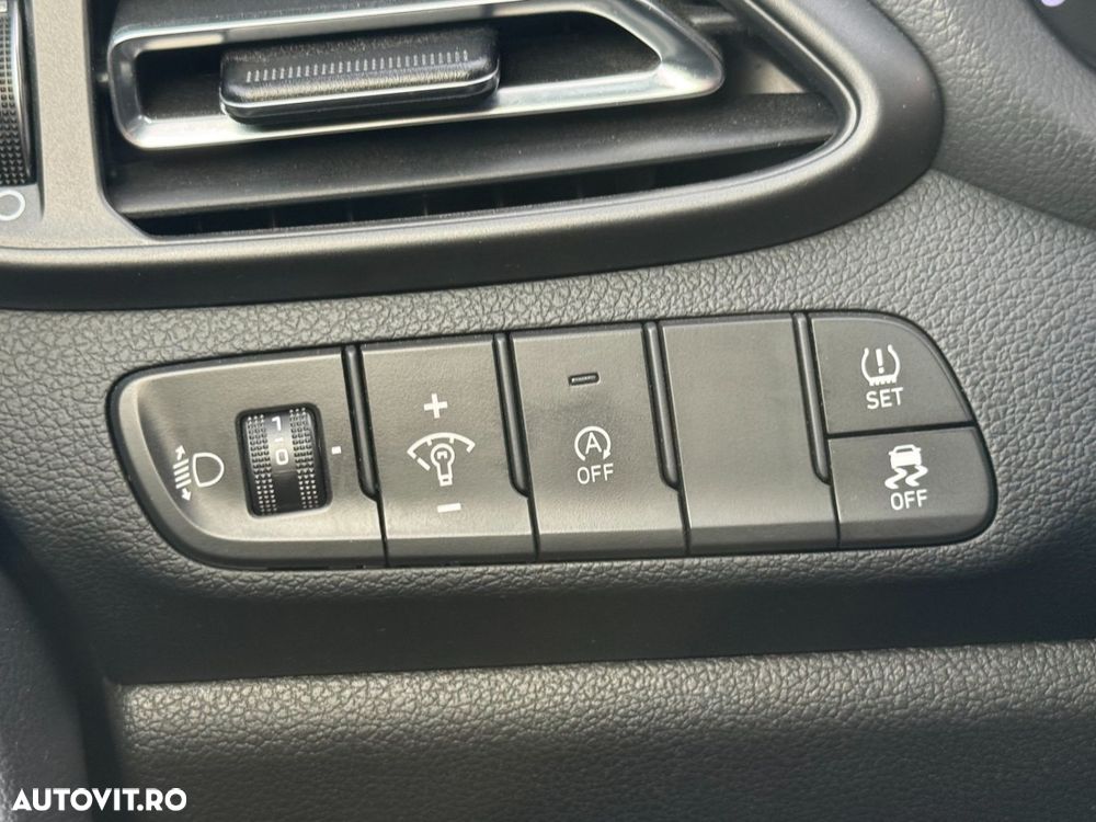 Hyundai i30 1.5 110CP M/T Highway - 20