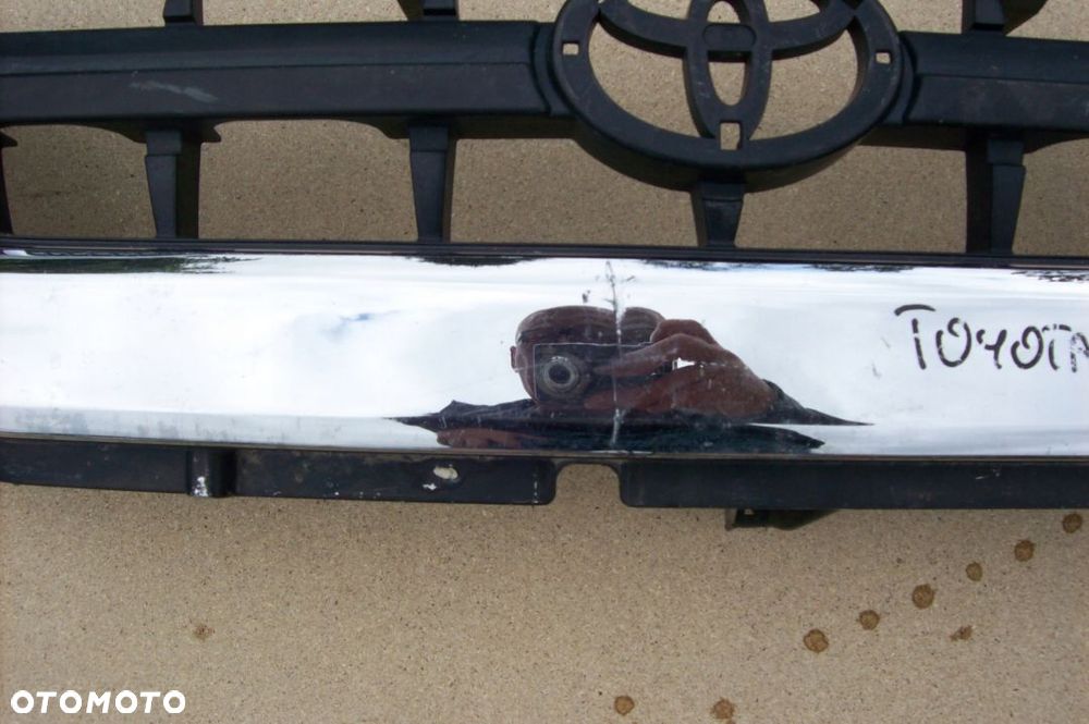 GRIL TOYOTA HILUX ROK 01/05 - 2