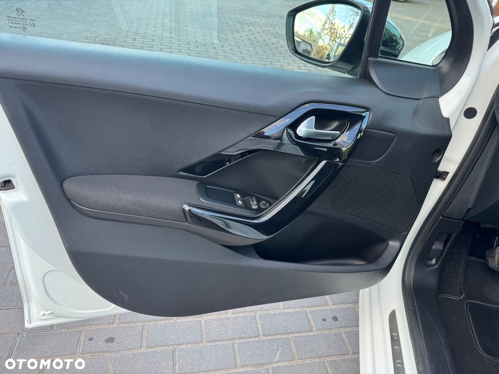 Peugeot 208 PureTech 82 Stop & Start Signature - 22