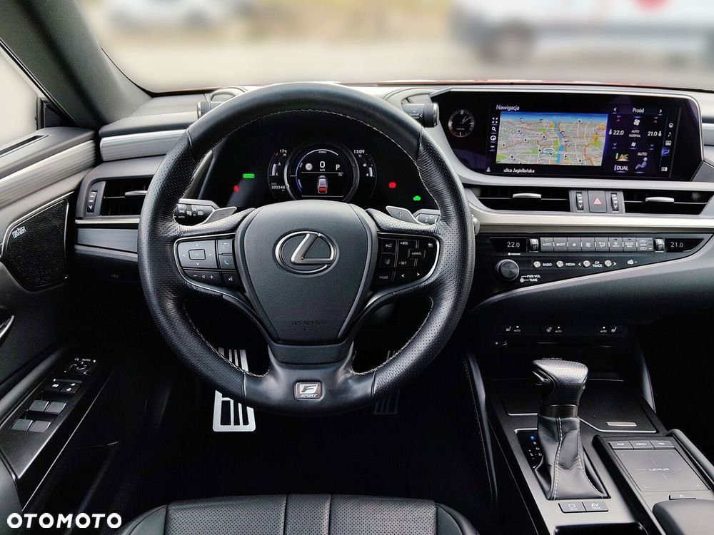 Lexus ES 300h F Sport - 17