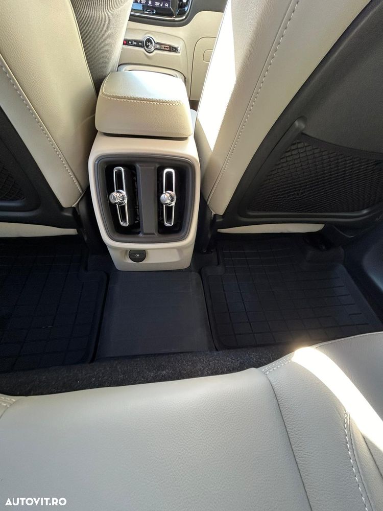 Volvo XC 40 B3 AT FWD MHEV Plus Dark - 19