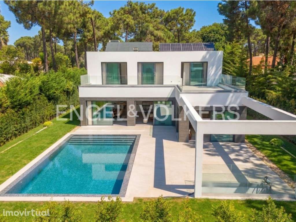 Conforto, Elegância e Tecnologia: Moradia na Herdade da Aroeira - Grande imagem: 4/53