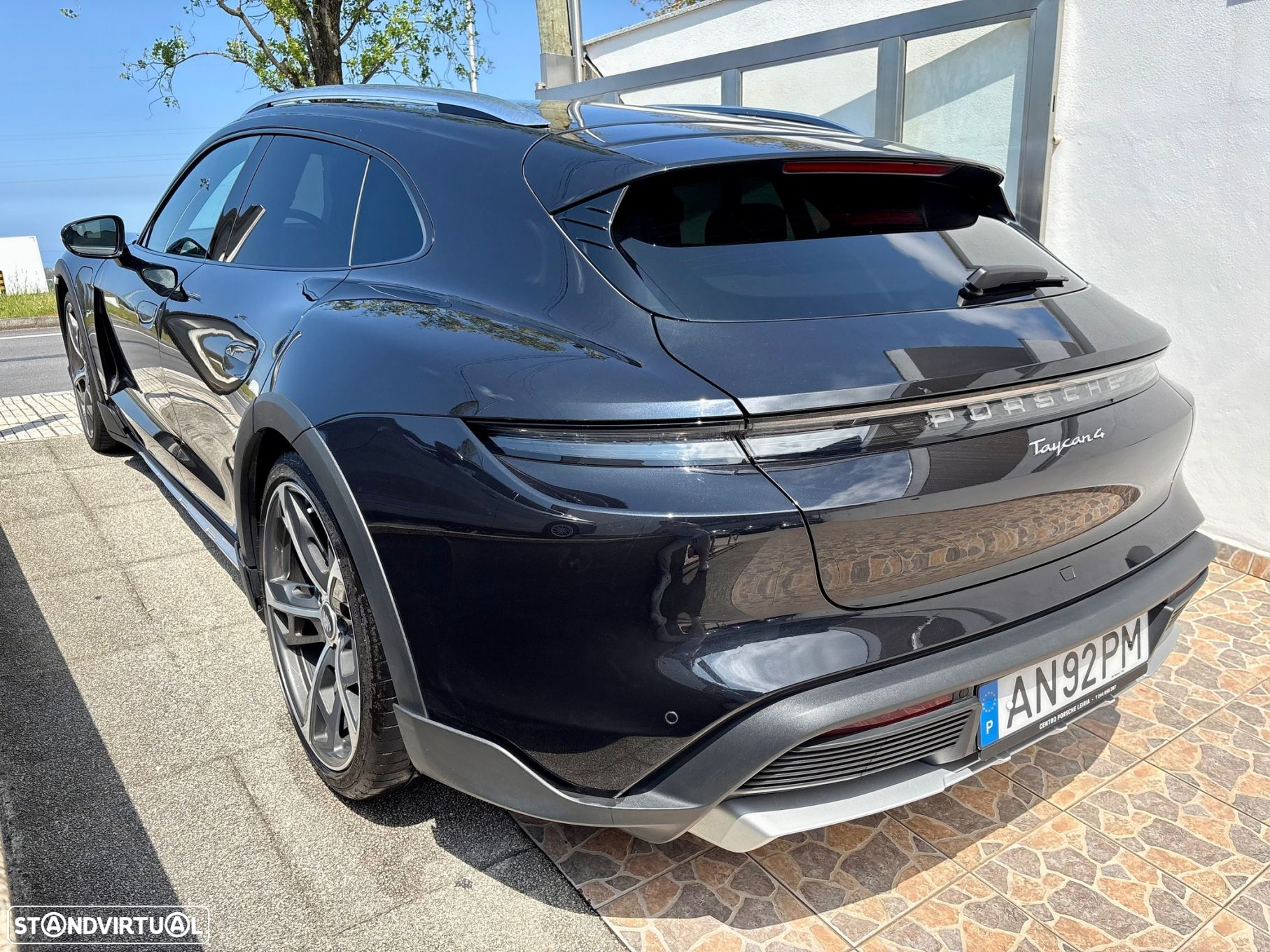 Porsche Taycan Cross Turismo 4 - 2