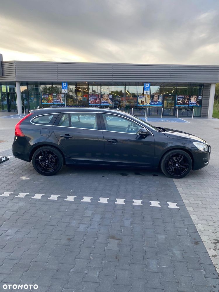 Volvo V60 D5 AWD Summum - 4
