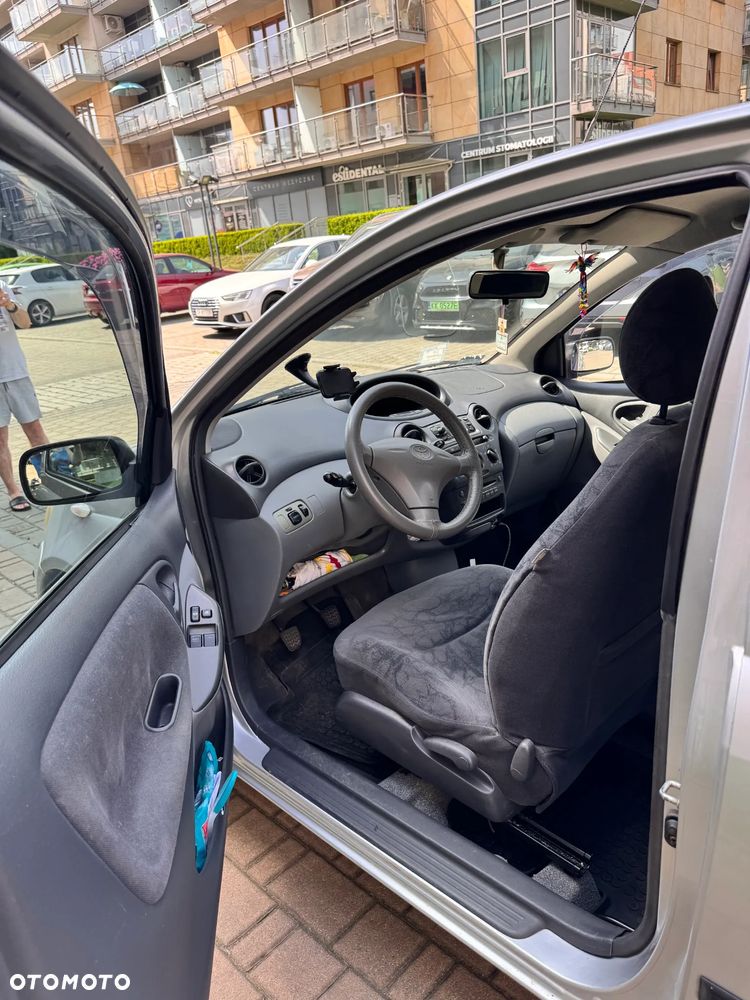 Toyota Yaris 1.0 Base - 8