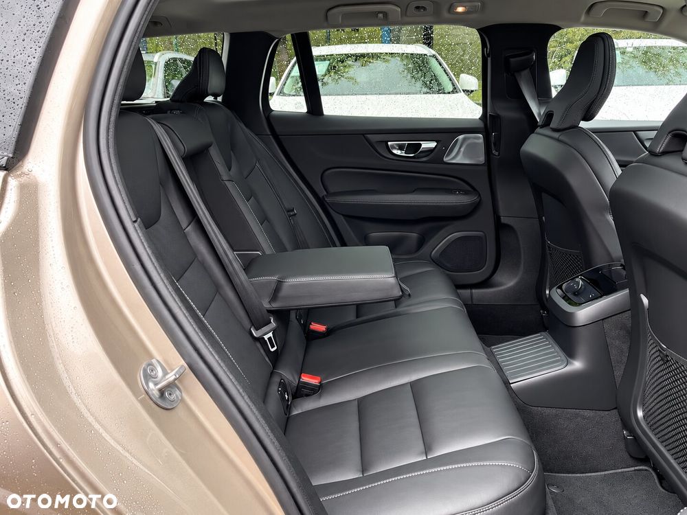 Volvo V60 T6 AWD Ultra Dark - 5