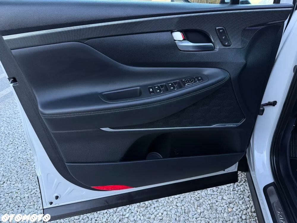 Hyundai Santa Fe 1.6 HEV 2WD SEVEN Signature - 17