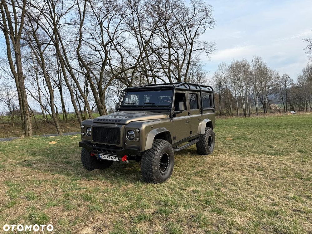 Land Rover Defender - 2