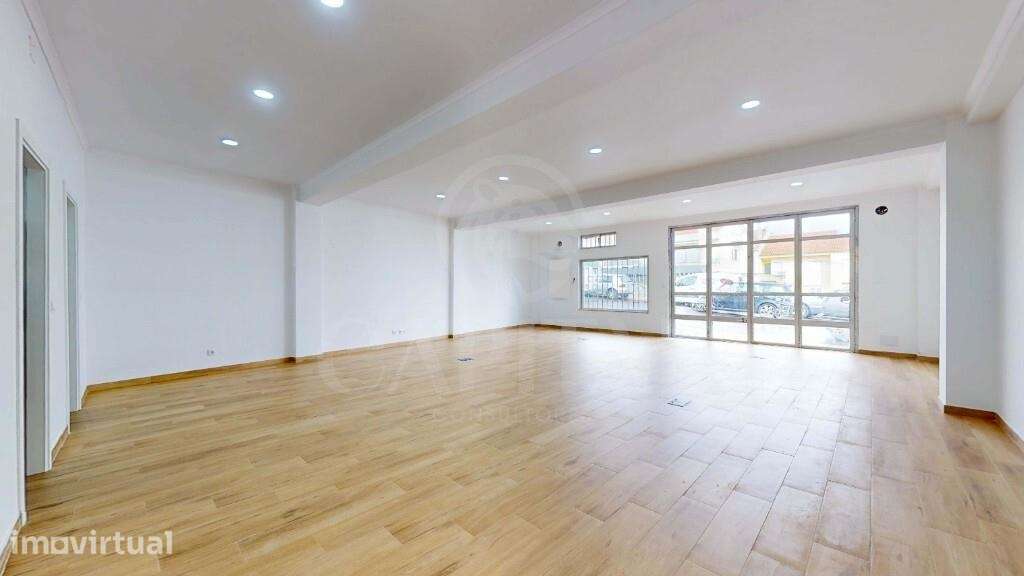 Loja moderna e com excelente visibilidade em Casal de Cambra – Avenida - Grande imagem: 5/17