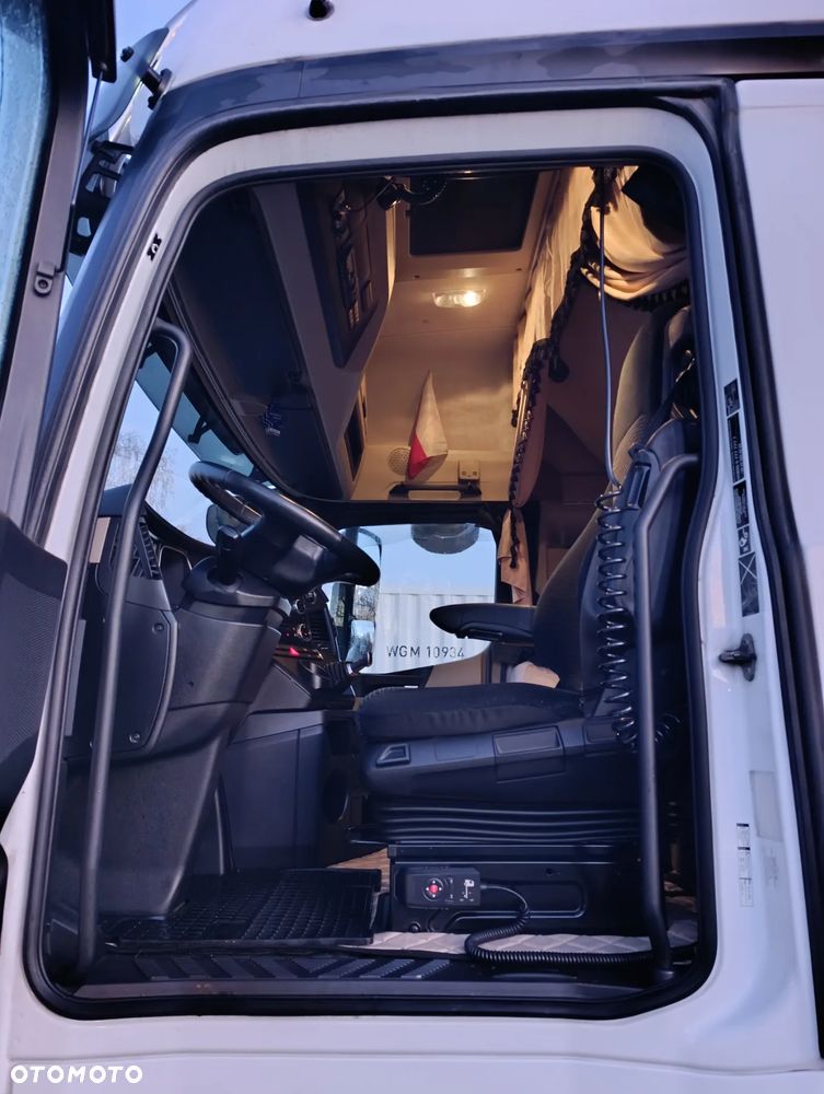Mercedes-Benz Actros - 11