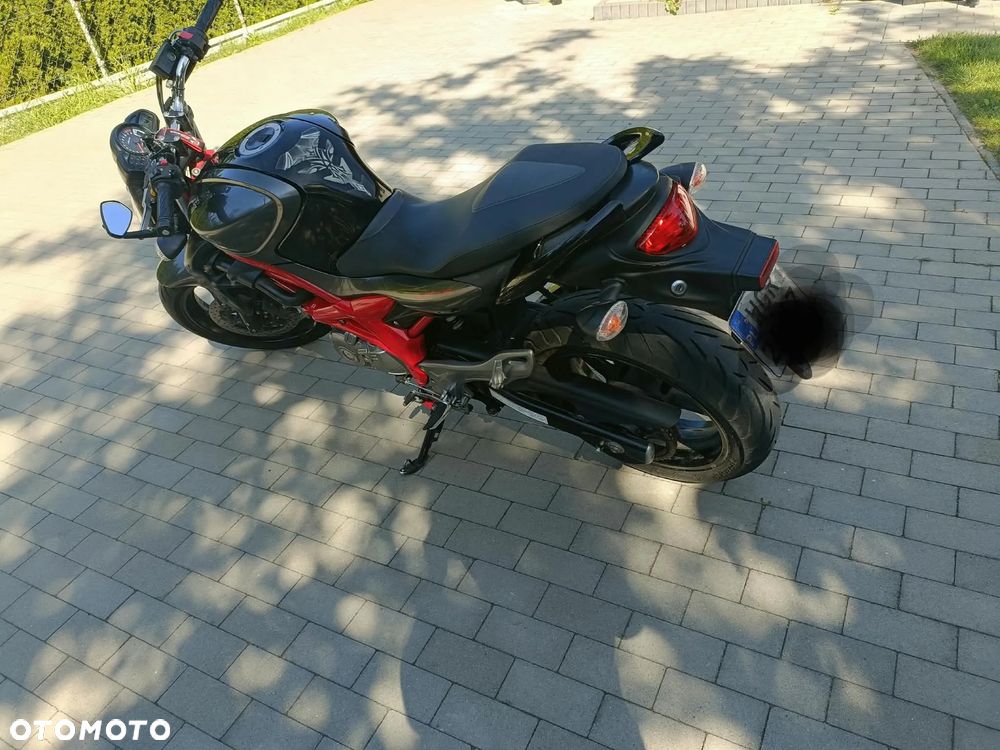 Suzuki Gladius - 1