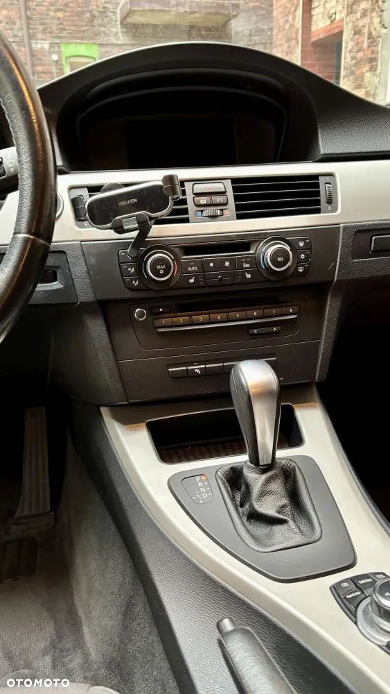 BMW Seria 3 318d Touring - 25