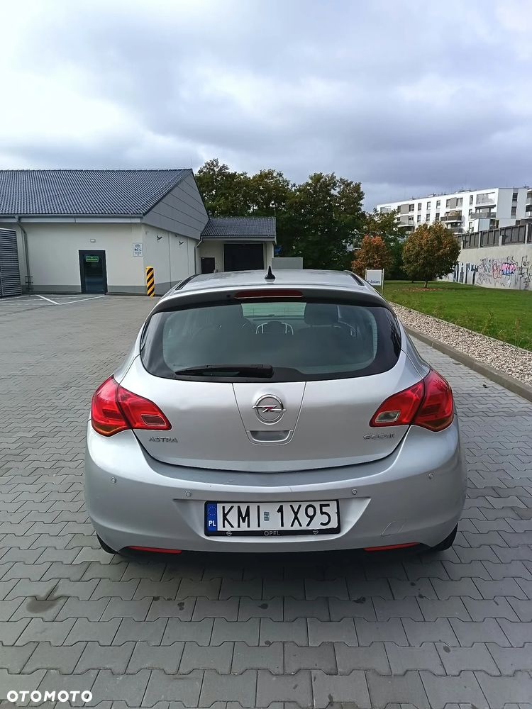 Opel Astra 2012 photo 4