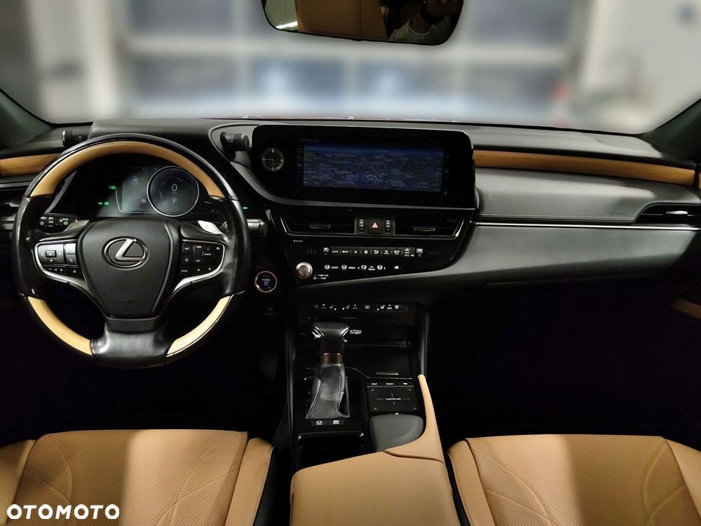 Lexus ES 300h Prestige - 11