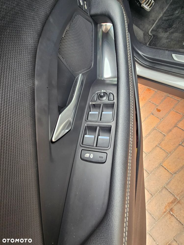 Jaguar E-Pace D150 R-Dynamic - 25