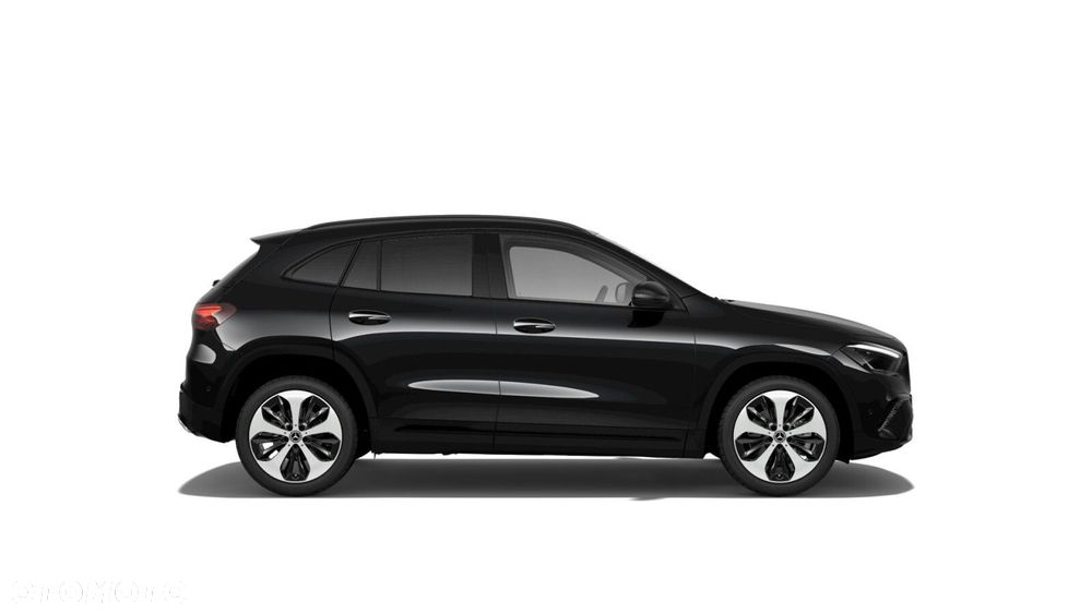 Mercedes-Benz GLA - 4