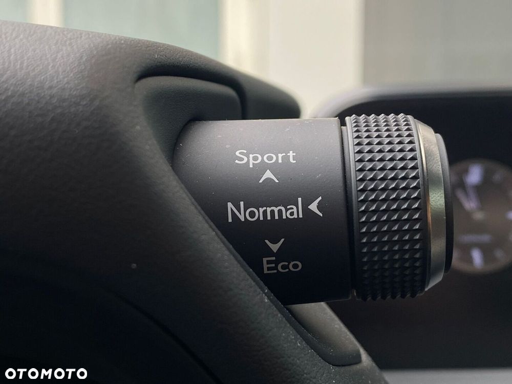 Lexus UX 250h GPF F Impression 2WD - 32