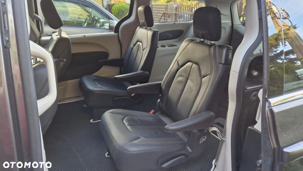 Chrysler Pacifica - 9