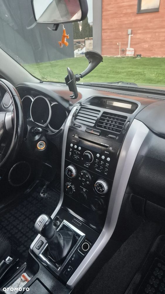 Suzuki Grand Vitara 2.0 Comfort + - 12