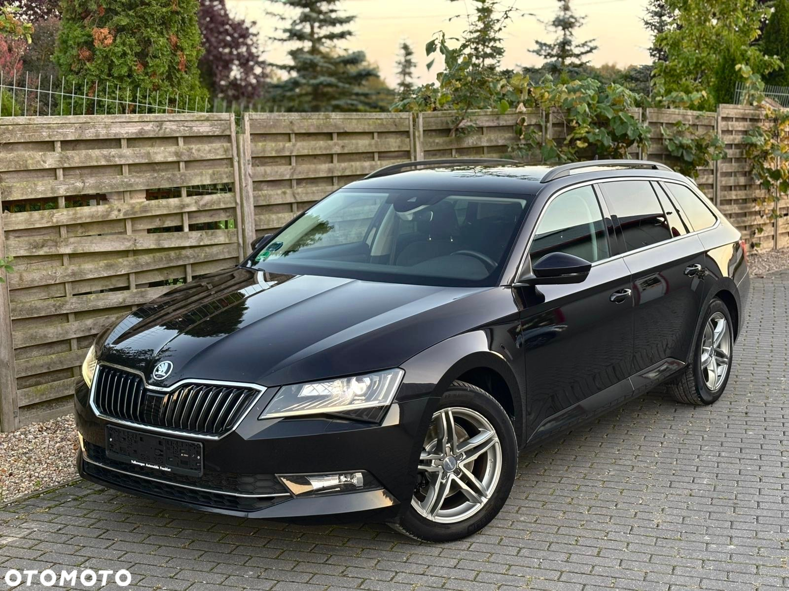 Skoda Superb 2.0 TDI DSG Premium Edition - 5