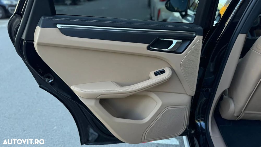 Porsche Macan T - 16
