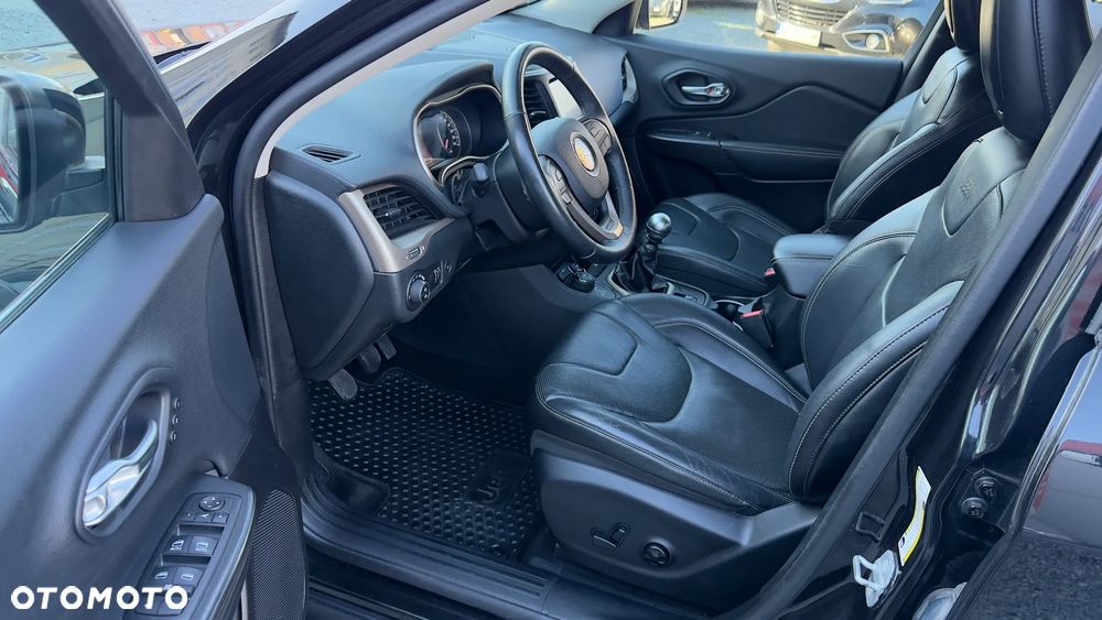 Jeep Cherokee - 23