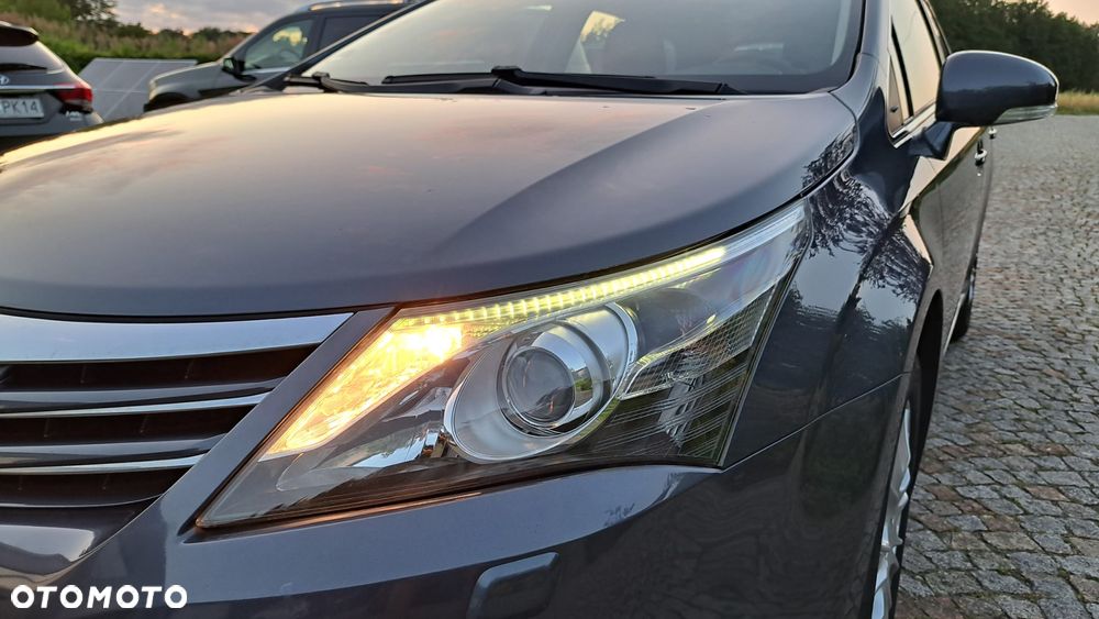 Toyota Avensis 1.8 Premium - 3