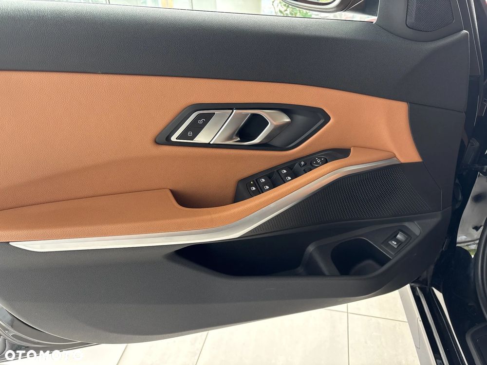 BMW Seria 3 320i - 12